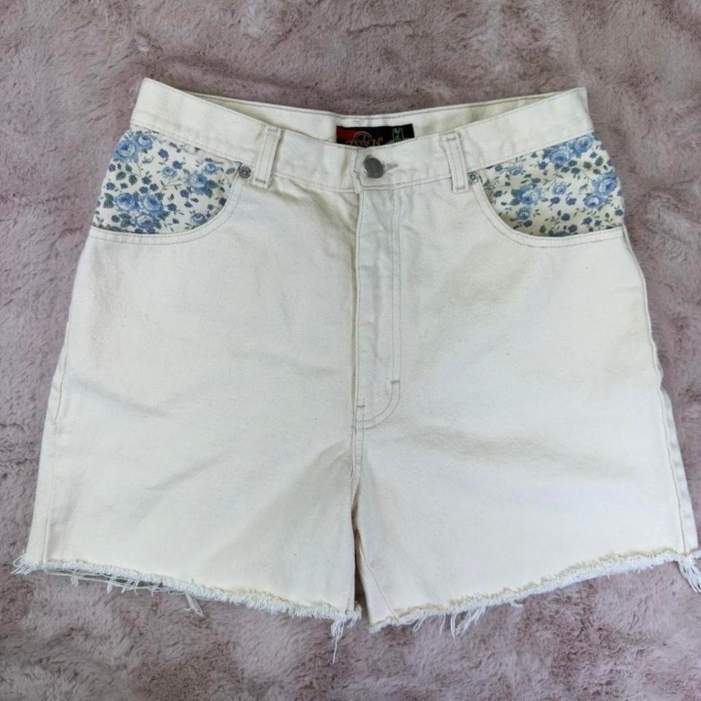 Vintage Sasson high waist denim cutoff shorts‎ in cream cotton denim